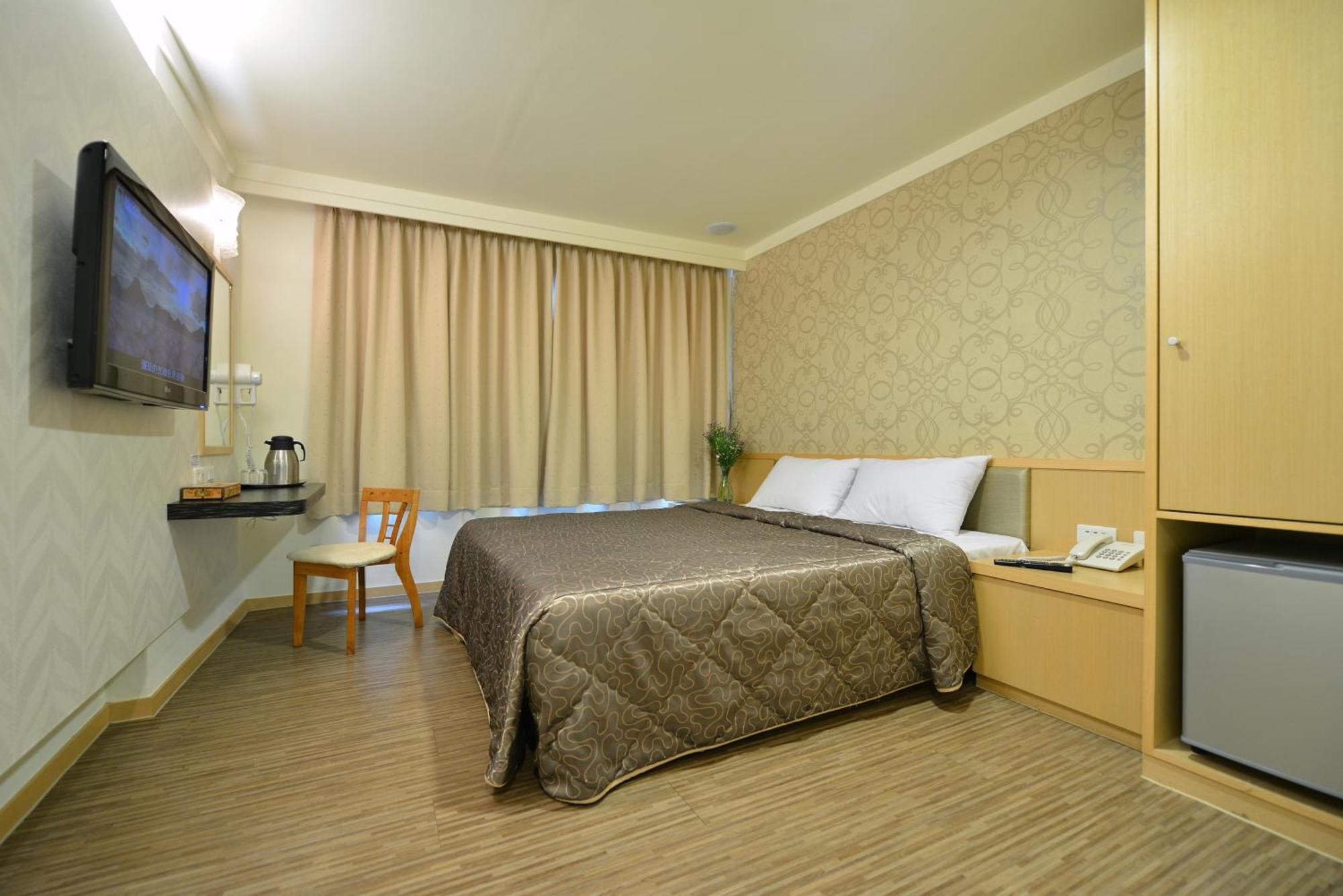 Ing Wang Hotel Tainan Exterior photo