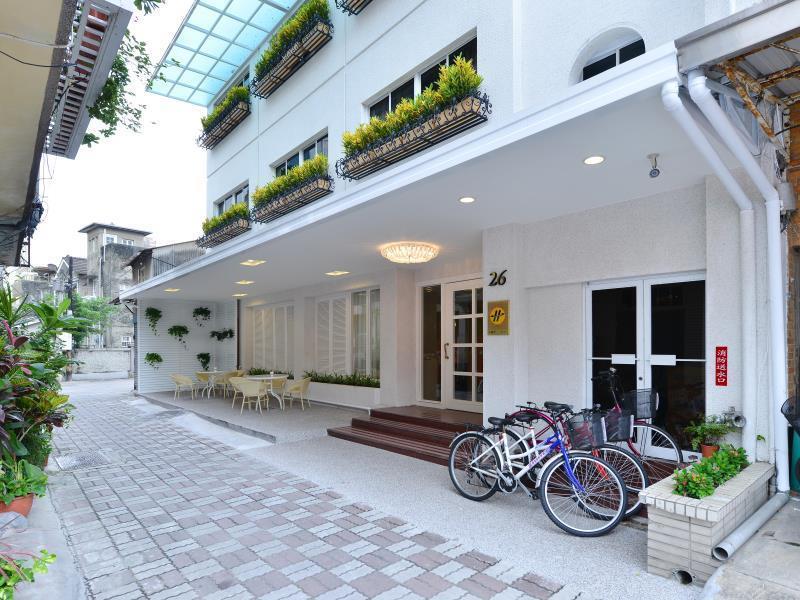 Ing Wang Hotel Tainan Exterior photo