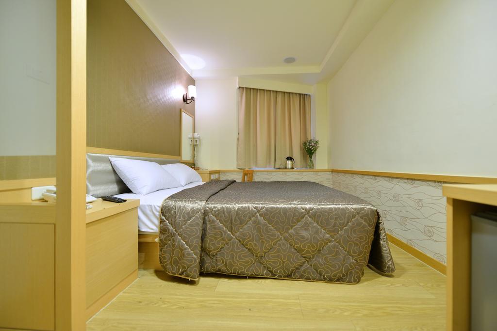 Ing Wang Hotel Tainan Exterior photo