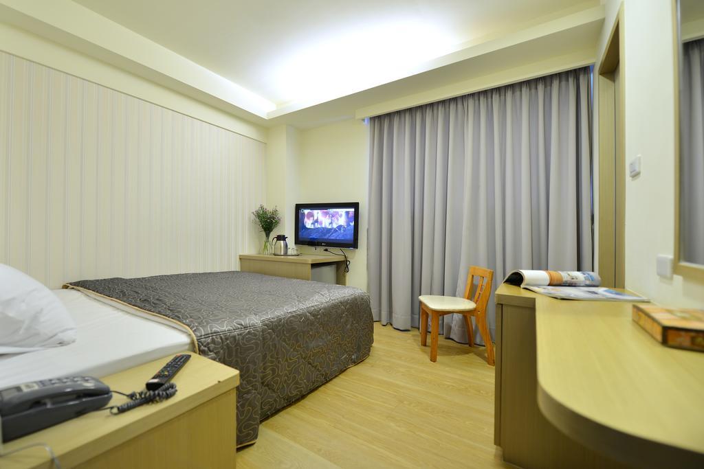 Ing Wang Hotel Tainan Exterior photo