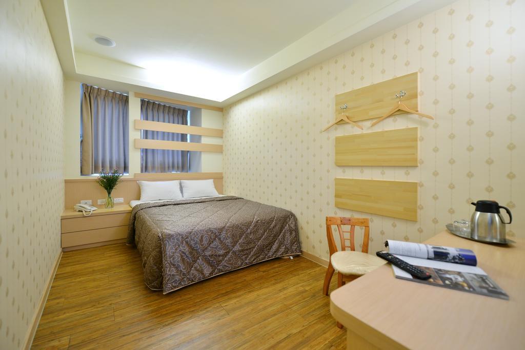 Ing Wang Hotel Tainan Exterior photo